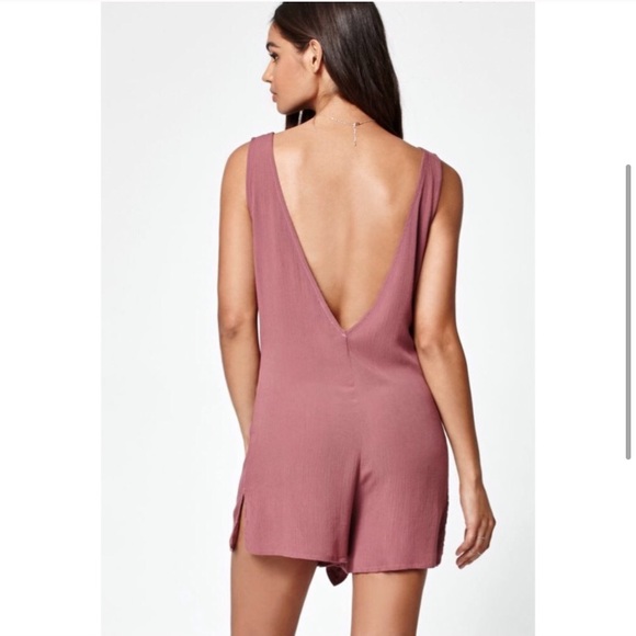 Kendall & Kylie Rose Toe Front V Back Romper S - Picture 3 of 8